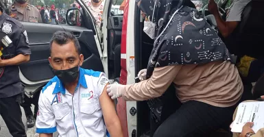 Polrestabes Surabaya Kawal Demo Buruh dan Vaksin, Jalan Sekaligus