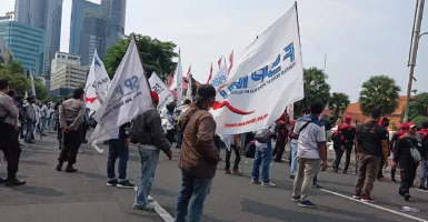 Demo Buruh Geser ke Balai Kota Surabaya, ini Alasannya