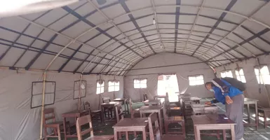 Siswa SMK Kota Malang Belajar di Tenda, Gedung Runtuh