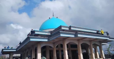 Masyaallah, Masjid di Lereng Semeru ini Tetap Kokoh Berdiri