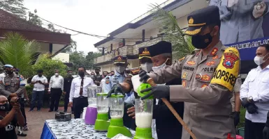 Tak Main-Main, Polres Malang Musnahkan Miras dan Narkoba