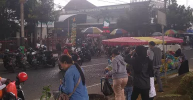 Duh, PKL Penuhi Alun-Alun Merdeka Malang Saat Libur Imlek