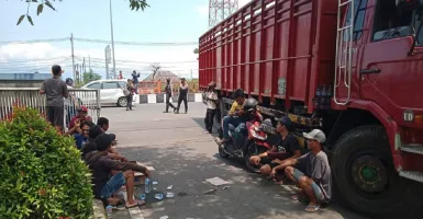 Sopir Truk di Malang Demo ODOL, Parkir di Simpang Empat Karanglo