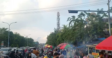 Jalan Karang Menjangan, Tempat Berburu Takjil di Surabaya
