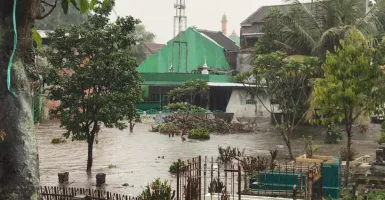 Banjir Kota Malang, Plengsengan Hingga Pagar Rumah Warga Ambrol
