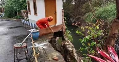Hujan Deras Kota Malang, Plengsengan Ambrol