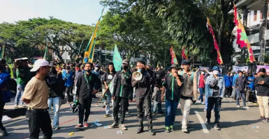 Demo di Kota Malang, Mahasiswa Kembali Geruduk Kantor DPRD