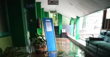 Kota Malang Diguyur Hujan Deras 2 Jam, Macet dan Banjir