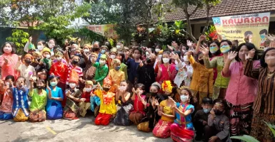 Cara SD dan SMP Brawijaya Malang Peringati Hari Kartini, Meriah!