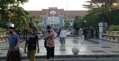 Balai Kota Surabaya Kembali Gelar Salat Id, Rindu Warga Terobati