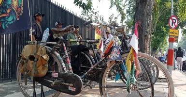 Sepeda Tua Faizal Curi Perhatian di CFD, bak Pengantar Pos Lawas