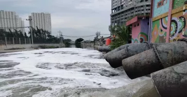 Sungai Surabaya Berbusa, Eri Cahyadi Langsung Lakukan ini