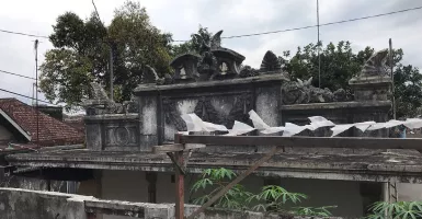 Kampung di Malang ini Unik, Ada Makam di Atas Atap Rumah Warga