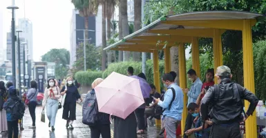 Cuaca Jatim Hari ini, Mendung Sejak Pagi, Siapkan Payung