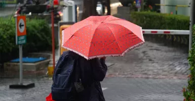 Ramalan Cuaca Jatim Hari ini: Surabaya, Lamongan, dan Mojokerto Waspada Hujan Petir