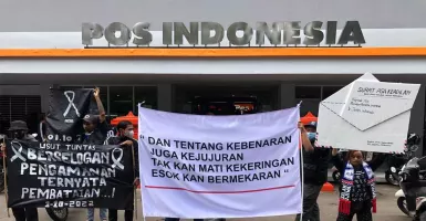 Aremania Geruduk Kantor Pos, Kirim Surat ke Jokowi, Usut Tuntas Tragedi Kanjuruhan