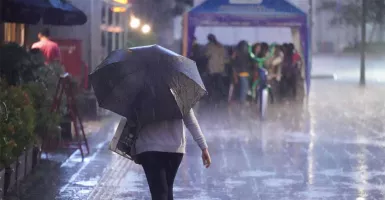 Cuaca Jawa Timur Hari Ini, BMKG Juanda Peringatkan Hujan Deras Saat Tahun Baru
