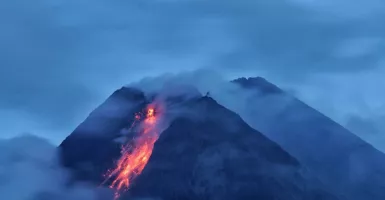 Gunung Merapi Muntahkan 19 Kali Lava Pijar Pagi Ini