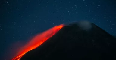 Merapi Luncurkan 2 Kali Guguran Lava Pijar, Jarak 1,5 Kilometer