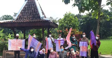 Asah Minat Wirausaha, Para Santri Pondok Dilatih Usaha Batik