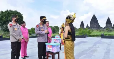 Bantu Para Seniman Yogyakarta, Kapolri Serahkan 700 Paket Bansos