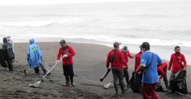 Wujudkan Bantul Bersih Sampah, Wabup Gelar Aksi Bersih Pantai