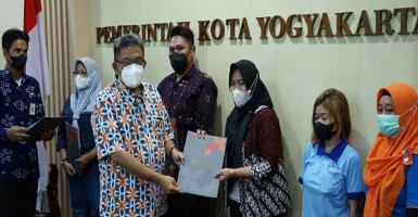 Ratusan Pekerja Pabrik Tembakau di Yogyakarta Terima BLT