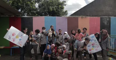 Seru! Mahasiwa UPN Yogyakarta Ajak Anak di Panti Main Game