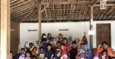 Seru! Mahasiswa UAD Ajari Bahasa Inggris Anak-anak di Gunungkidul