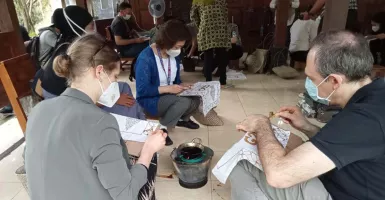 Kece! Delegasi G20 Belajar Bikin Batik di Imogiri Bantul