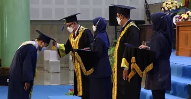 Transisi, UII Wisuda Lulusannya Secara Luring dan Daring