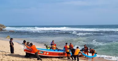 2 Wisatawan Terseret Ombak Pantai Drini Gunungkidul, 1 Hilang