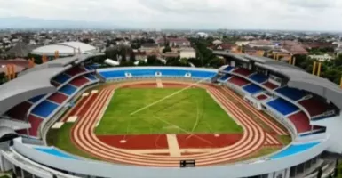 KPK Serahkan 3 Tersangka Proyek Stadion Mandala Krida ke Tim Jaksa