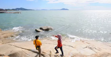 Pencinta Senja Wajib Kunjungi Pantai Tanjung Bajau Singkawang