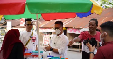 Kolaborasi Wali Kota-Hobby Makan, Borong Takjil dan Traktir Warga