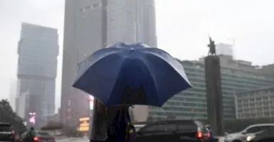 Sejumlah Kota Besar Bakal Diguyur Hujan, Pontianak Disertai Kilat