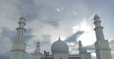 Masjid Apung Dipadati Pengunjung Saat Libur Lebaran
