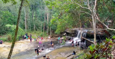 Masyarakat Antusias Kunjungi Wisata Pancur Aji pada Libur Lebaran