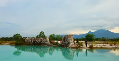 Danau Biru Singkawang, Spot Fotografi Hits di Medsos