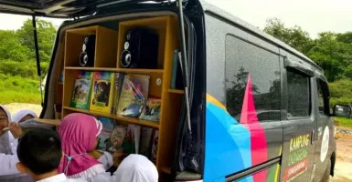 Tingkatkan Literasi Anak, PLN Hadirkan Program Mobil Dongeng
