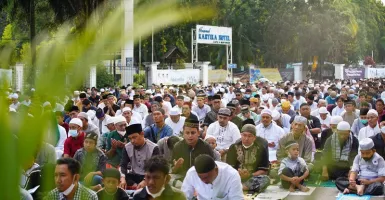 Ribuan Jemaah Salat Iduladha Penuhi Lapangan Jalan Rahadi Usman