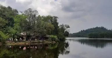 Tingkatkan Kualitas, Jalan Menuju Danau Sebedang Sambas Dibenahi