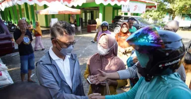 Kunjungi Pasar Murah, Ida Malah Dapat Cabai dari Wali Kota