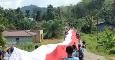 HUT RI, Bendera Merah Putih 77 Meter Berkibar di Bukit Serindu