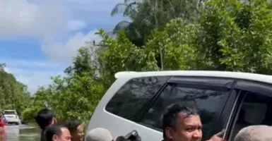 Buntuti Wabup, Mobil Dinas Pemkab Kapuas Hulu Terseret Banjir