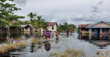 Hujan Deras, Rumah Warga Kubu Raya Digenangi Air