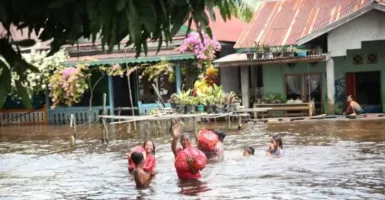 Banjir Rendam 10 Kecamatan, Sekolah di Sintang Diliburkan