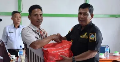 Ratusan Paket Sembako Disalurkan untuk Korban Banjir di Kayong