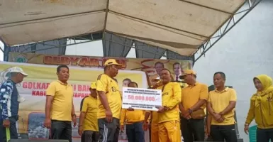 Maman Abdurrahman Rogoh Rp 50 juta untuk Korban Banjir di Ketapang