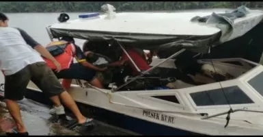 Personel Polsek Kubu Antar Warga Berobat dengan Speed Boat